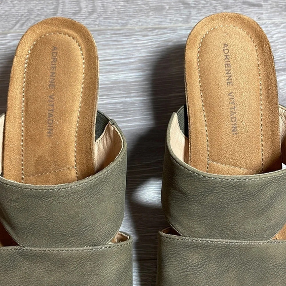 NWOT Adrienne Vittadini Tilly Wedge Pump Khaki 9M - Picture 5 of 10